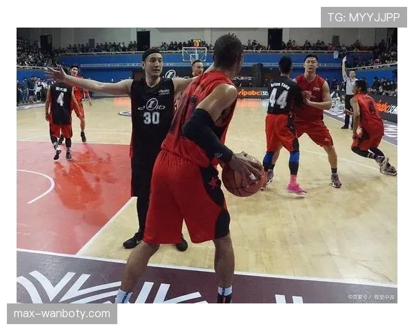 篮球发球干扰规则详解：如何正确执行发球避免违例